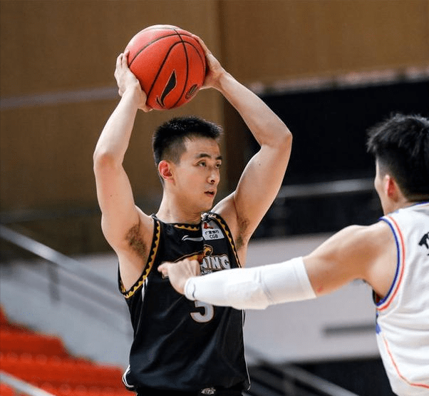 旺财28-阿扎伦卡遭遇十二持续失利，巴塞罗那教练压力巨大！上演精彩一战(萨巴伦卡和阿扎伦卡关系)