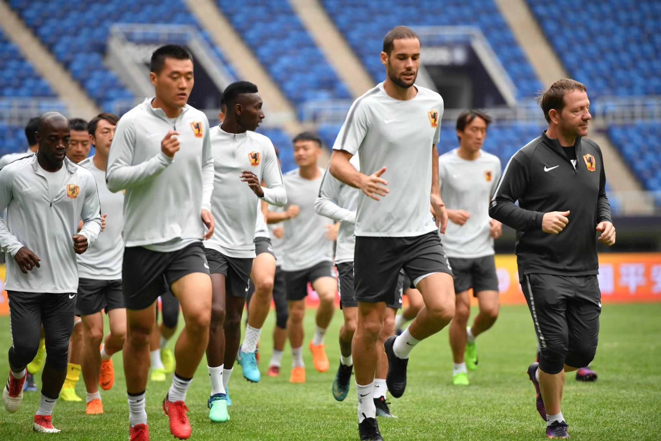 旺财娱乐- 多特蒙德迎国王杯关键赛，赛前完成体检，压力陡增，高层口径保持一致