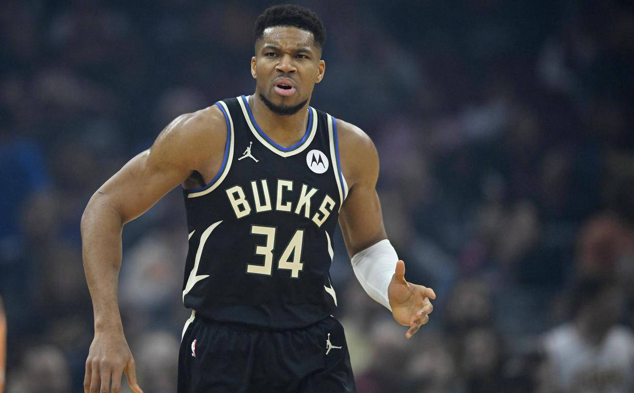 字母哥在RNG比赛中势不可挡，战术调整引发热议！的简单介绍